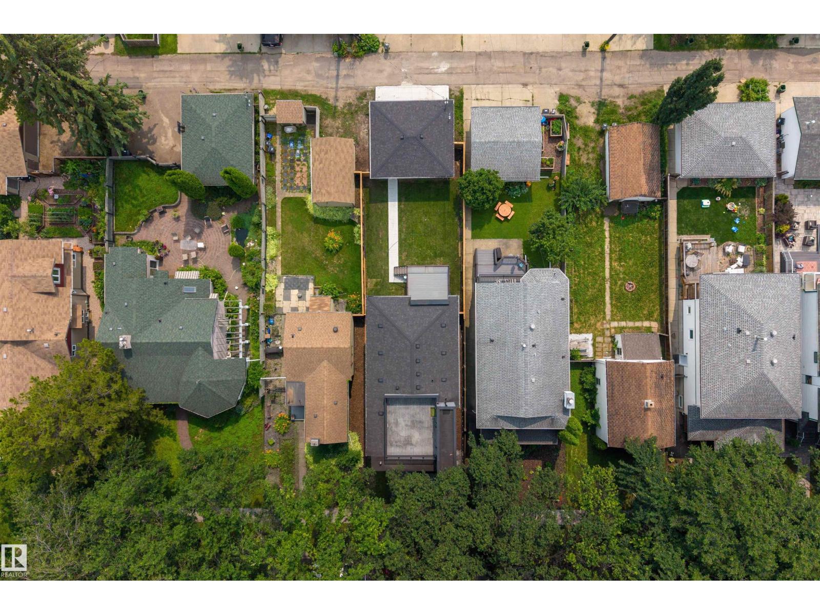 9741 90 AV NW - 61