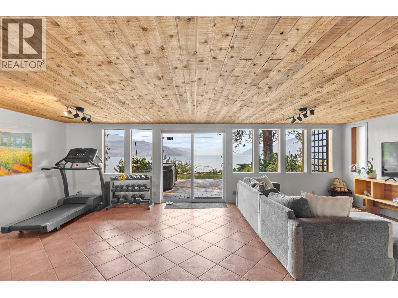 6431 Renfrew Road - 31