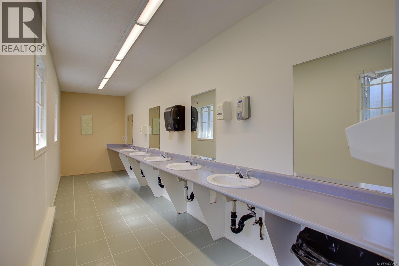#6 6855 Park Ave - Image 33