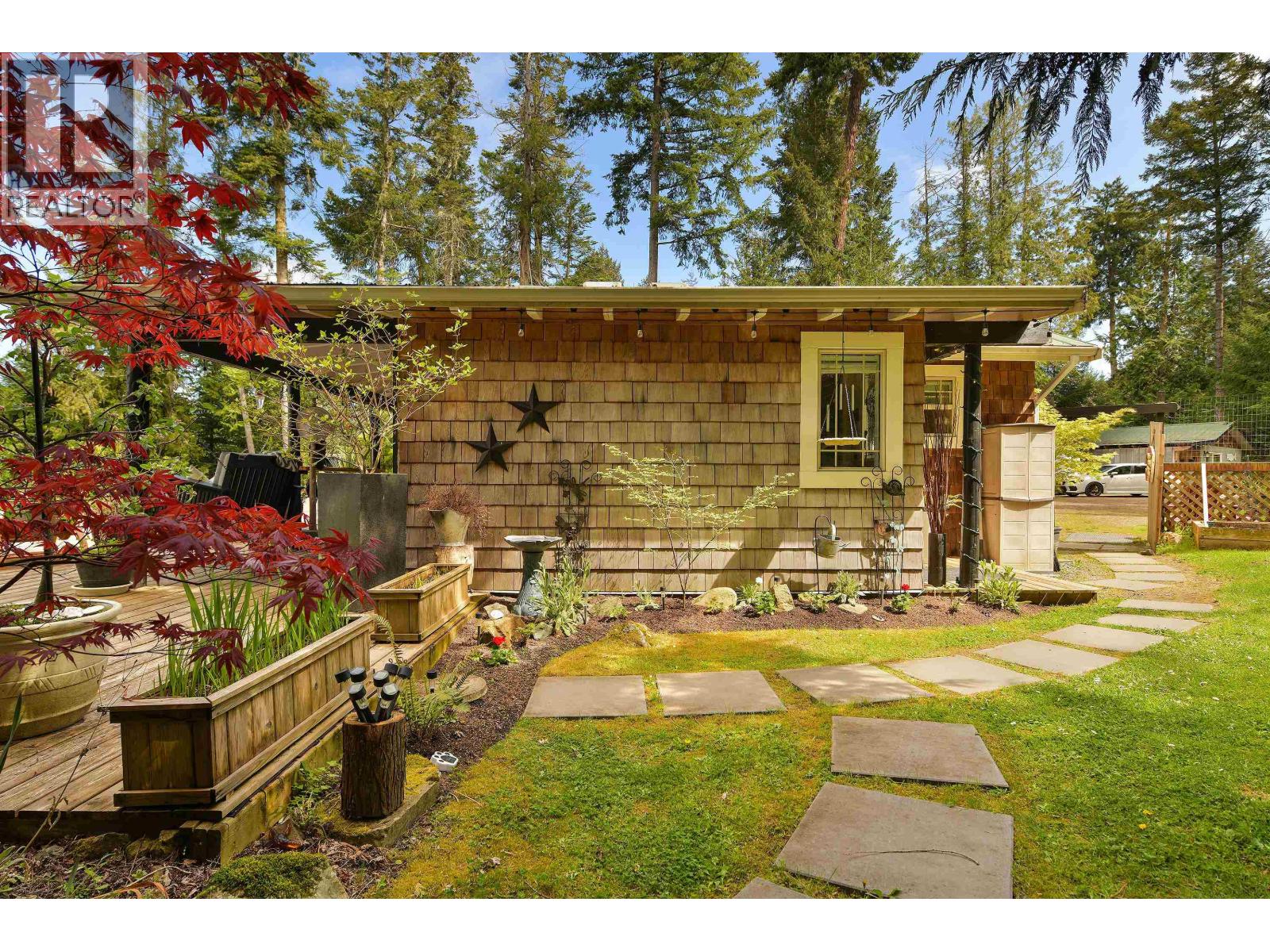 430 MCKERCHER ROAD, Mayne Island