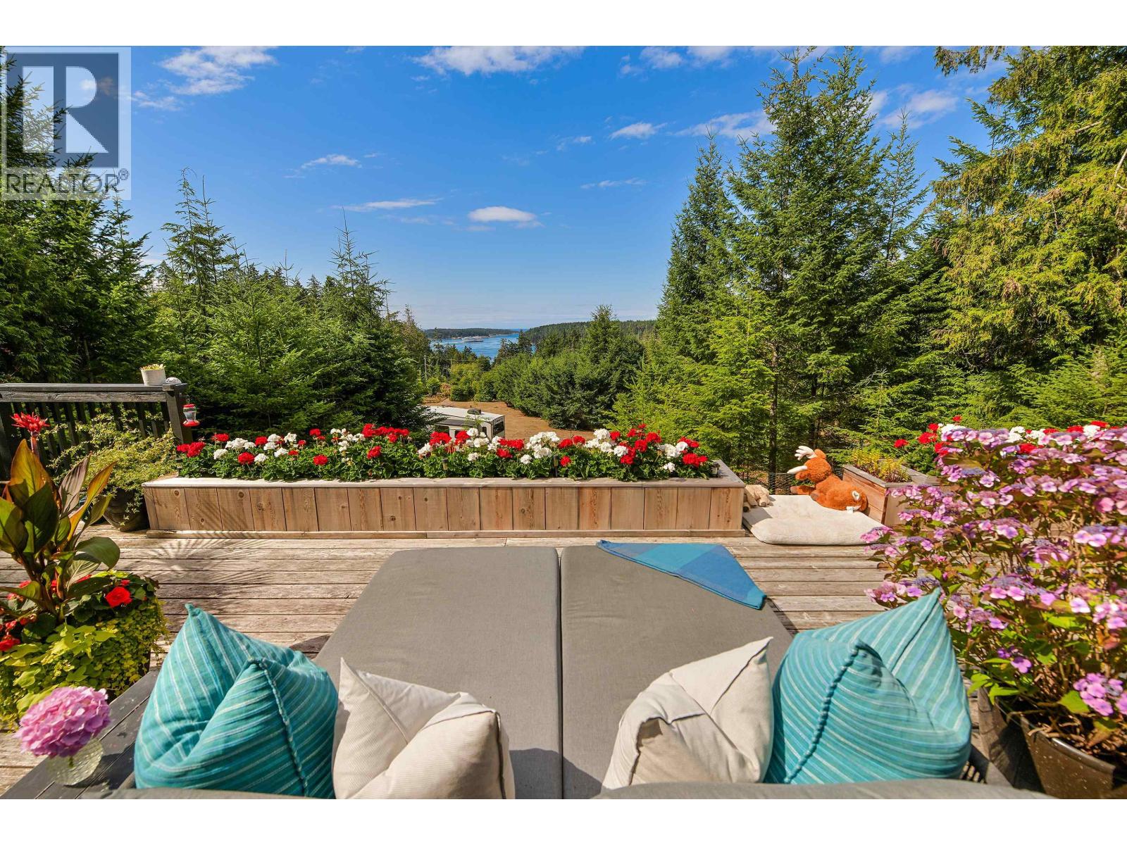 430 MCKERCHER ROAD, Mayne Island