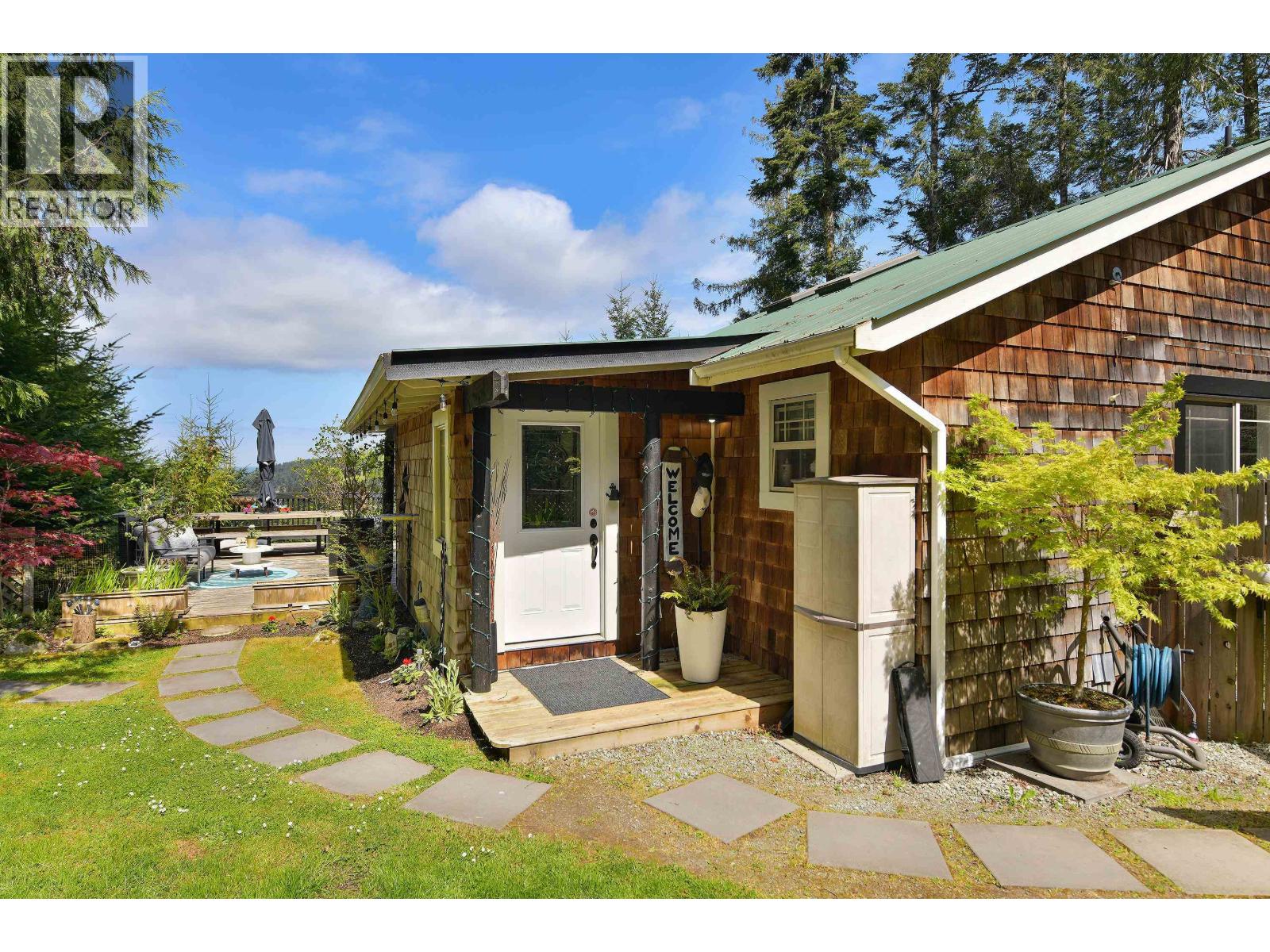 430 MCKERCHER ROAD, Mayne Island