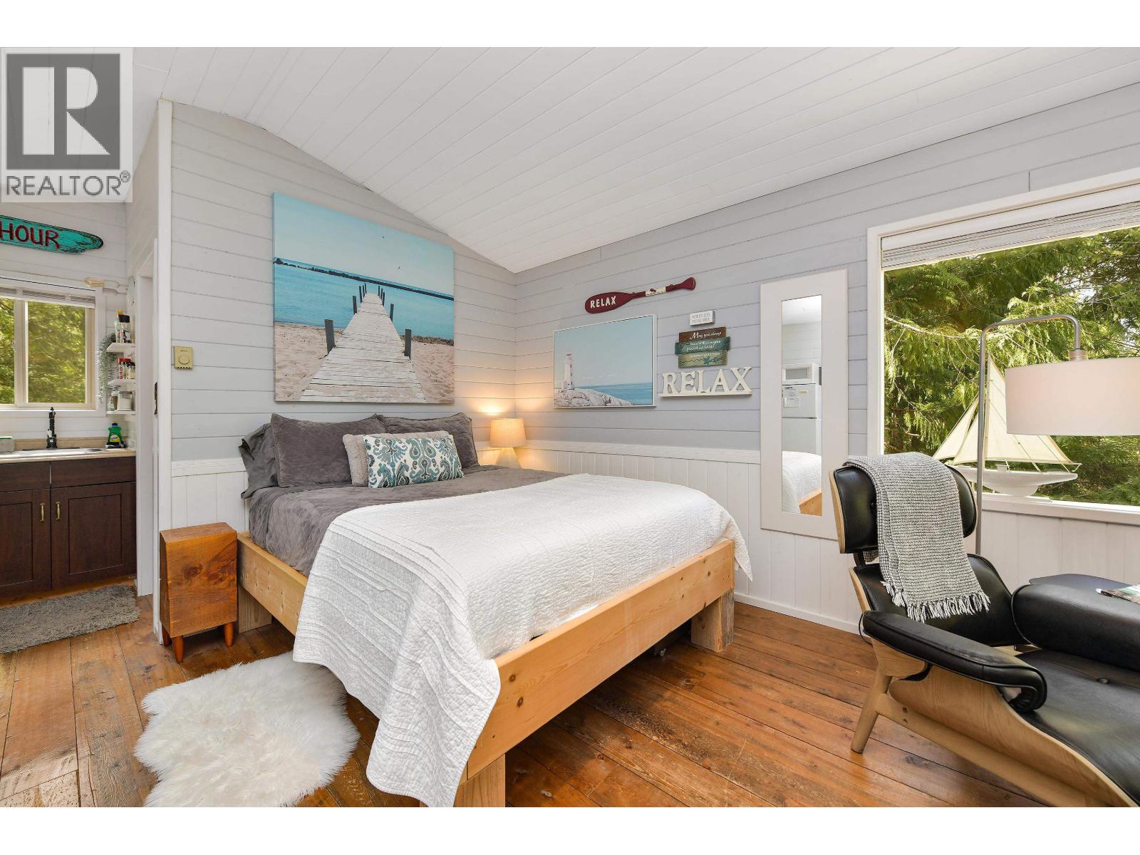 430 MCKERCHER ROAD, Mayne Island