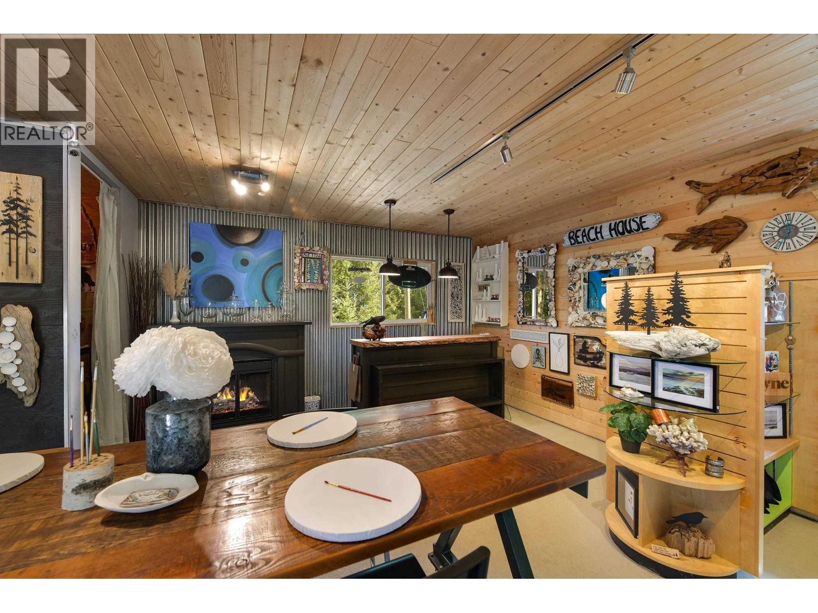 430 MCKERCHER ROAD, Mayne Island