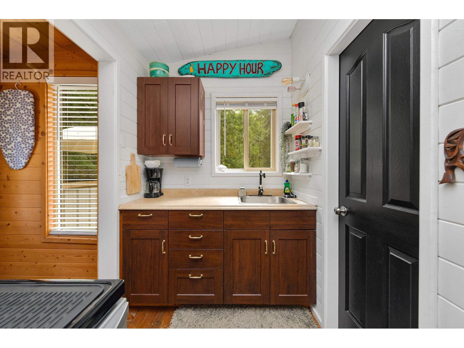 430 MCKERCHER ROAD, Mayne Island
