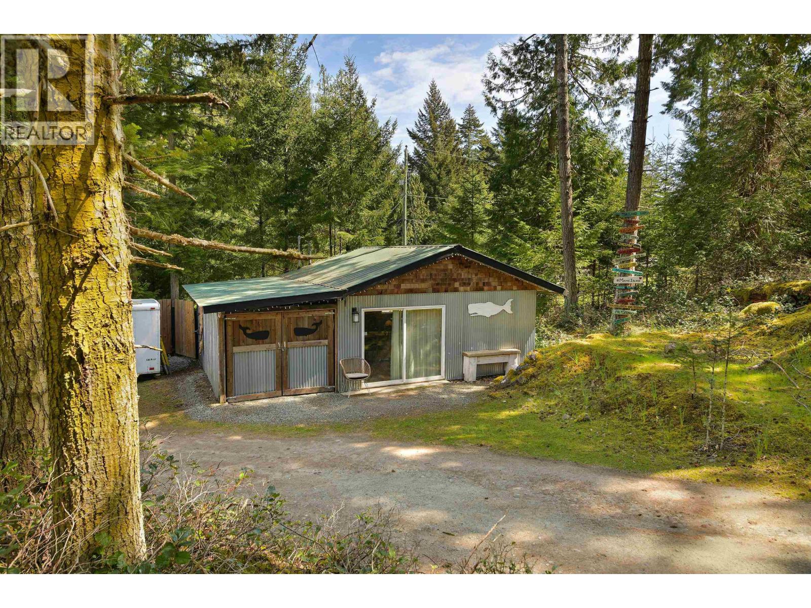 430 MCKERCHER ROAD, Mayne Island