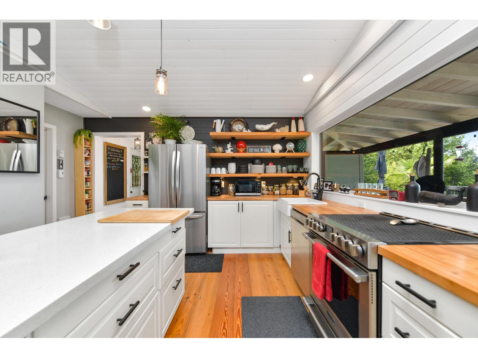 430 MCKERCHER ROAD, Mayne Island