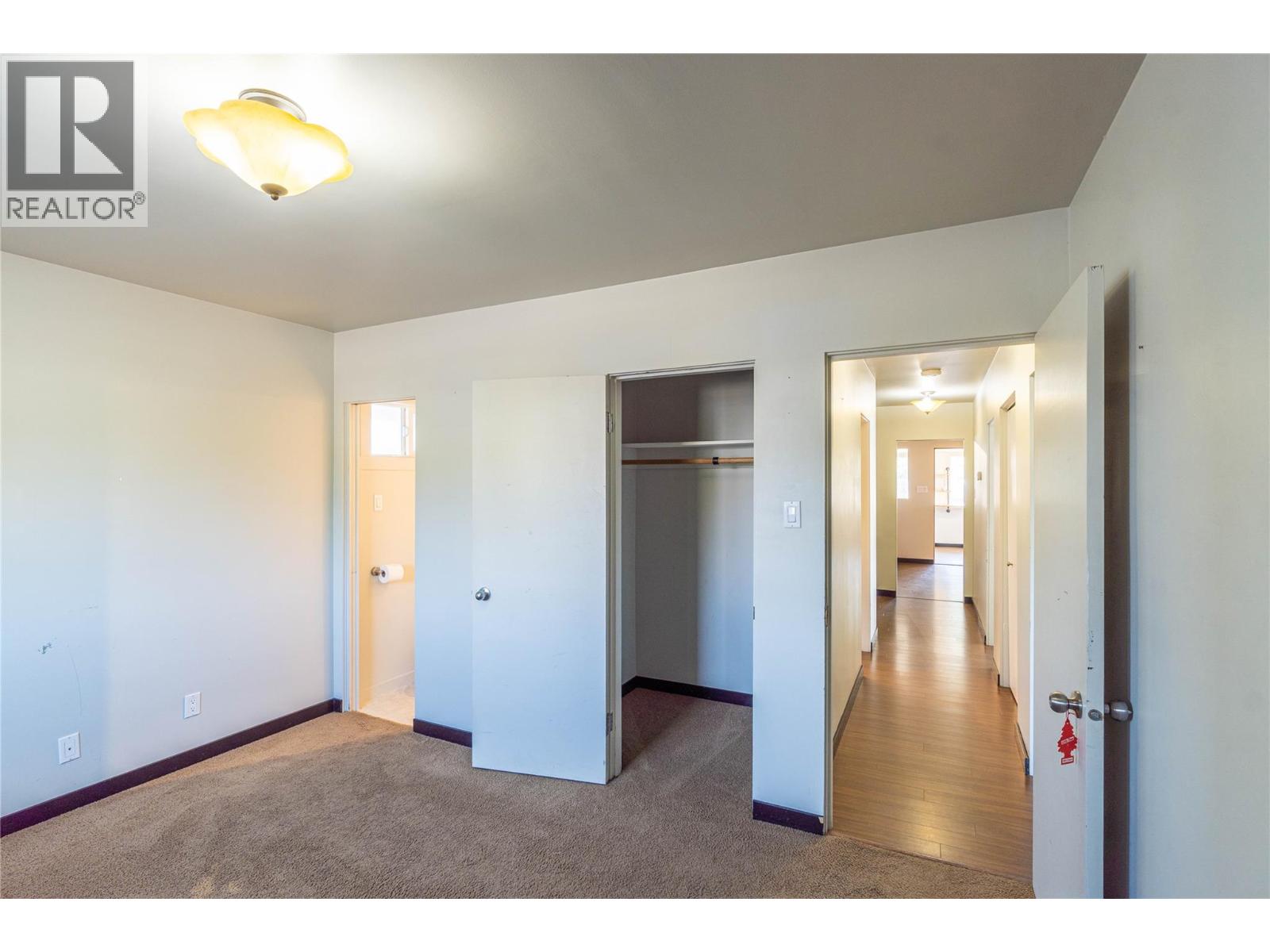 2215 BARBARA Avenue - 28