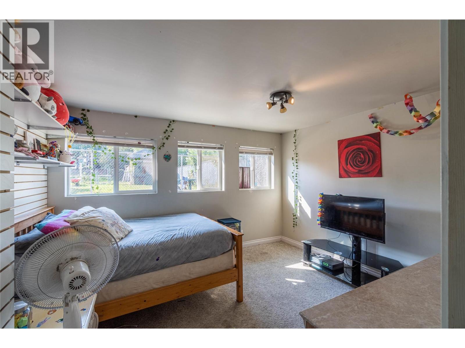 2215 BARBARA Avenue - 33