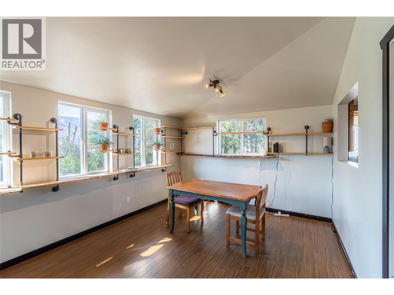 2215 BARBARA Avenue - 22
