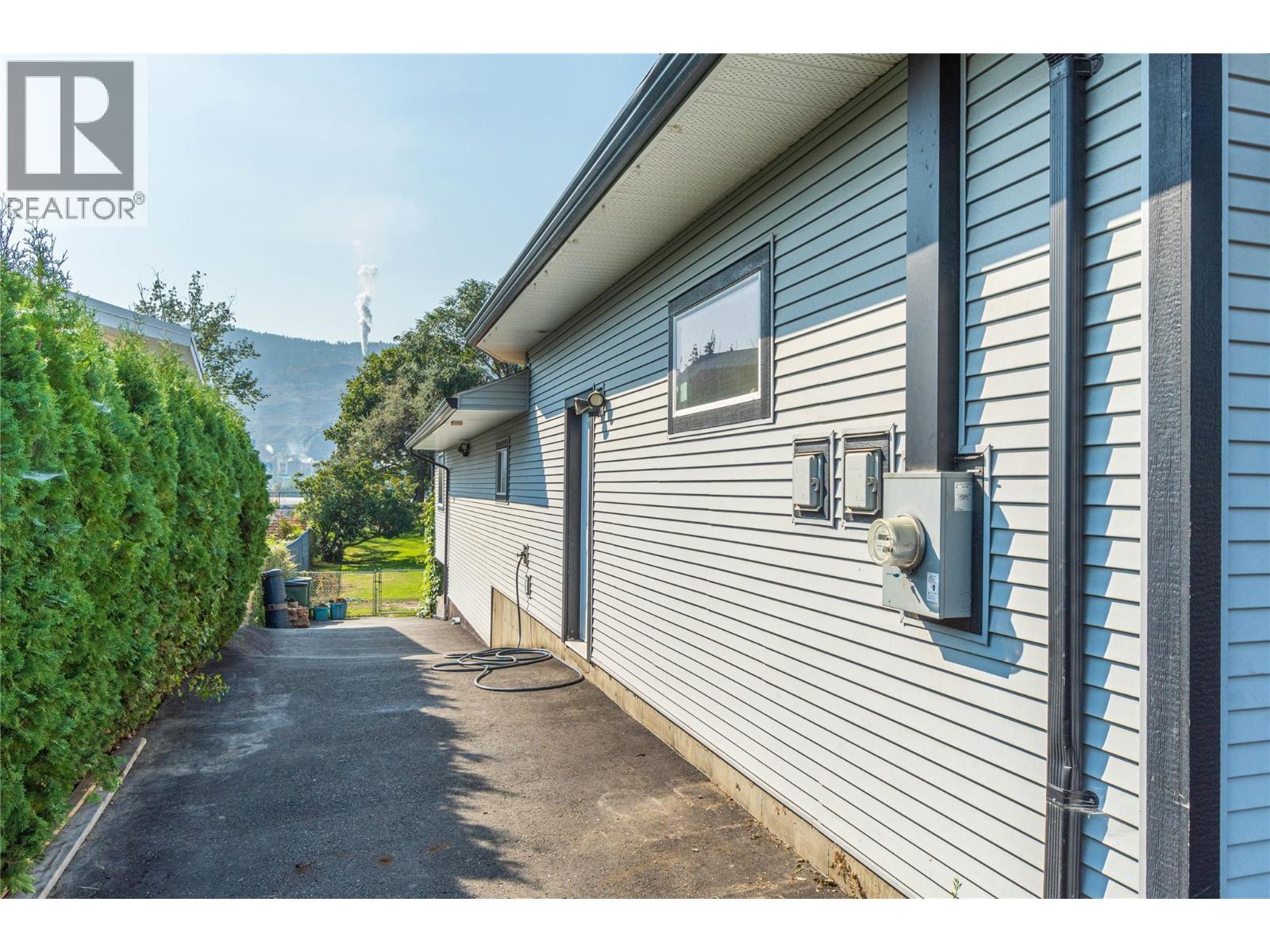 2215 BARBARA Avenue - 68