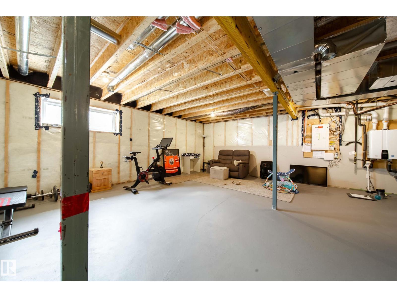 21035 128 AV NW - 26