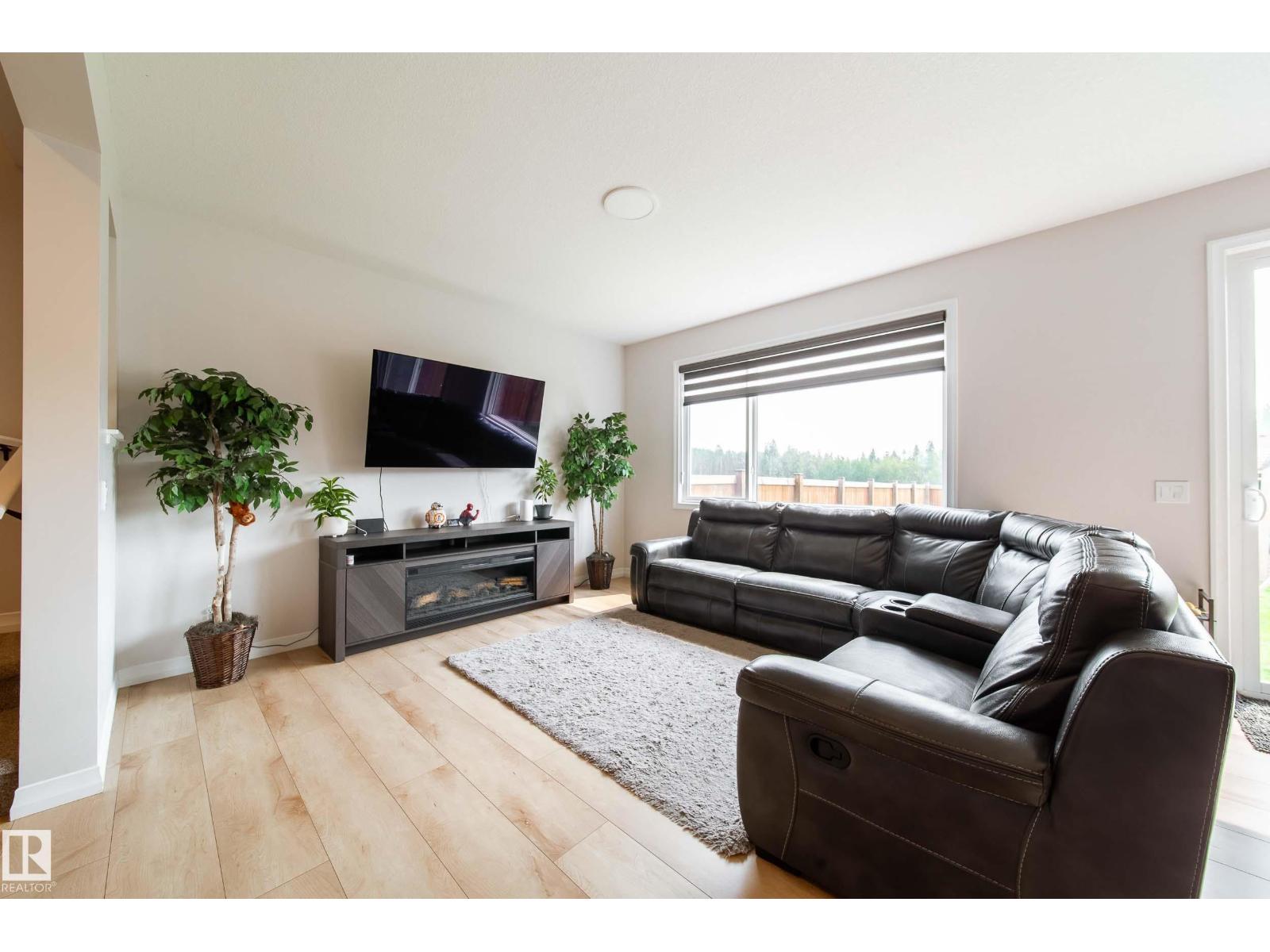 21035 128 AV NW - 6