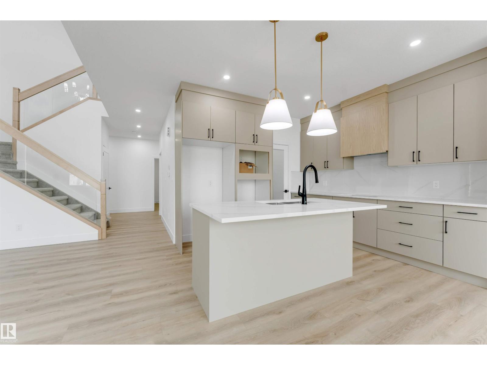 4234 63 ST - Image 21