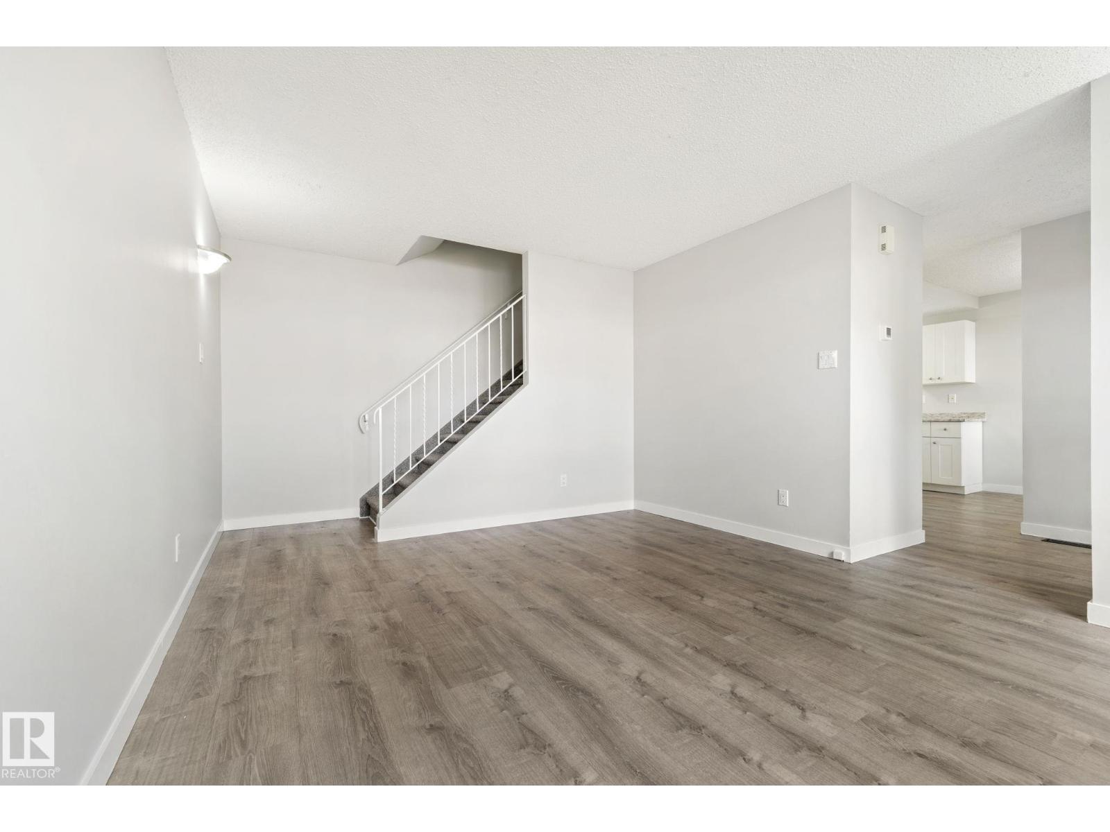 6533 180 ST NW - 19