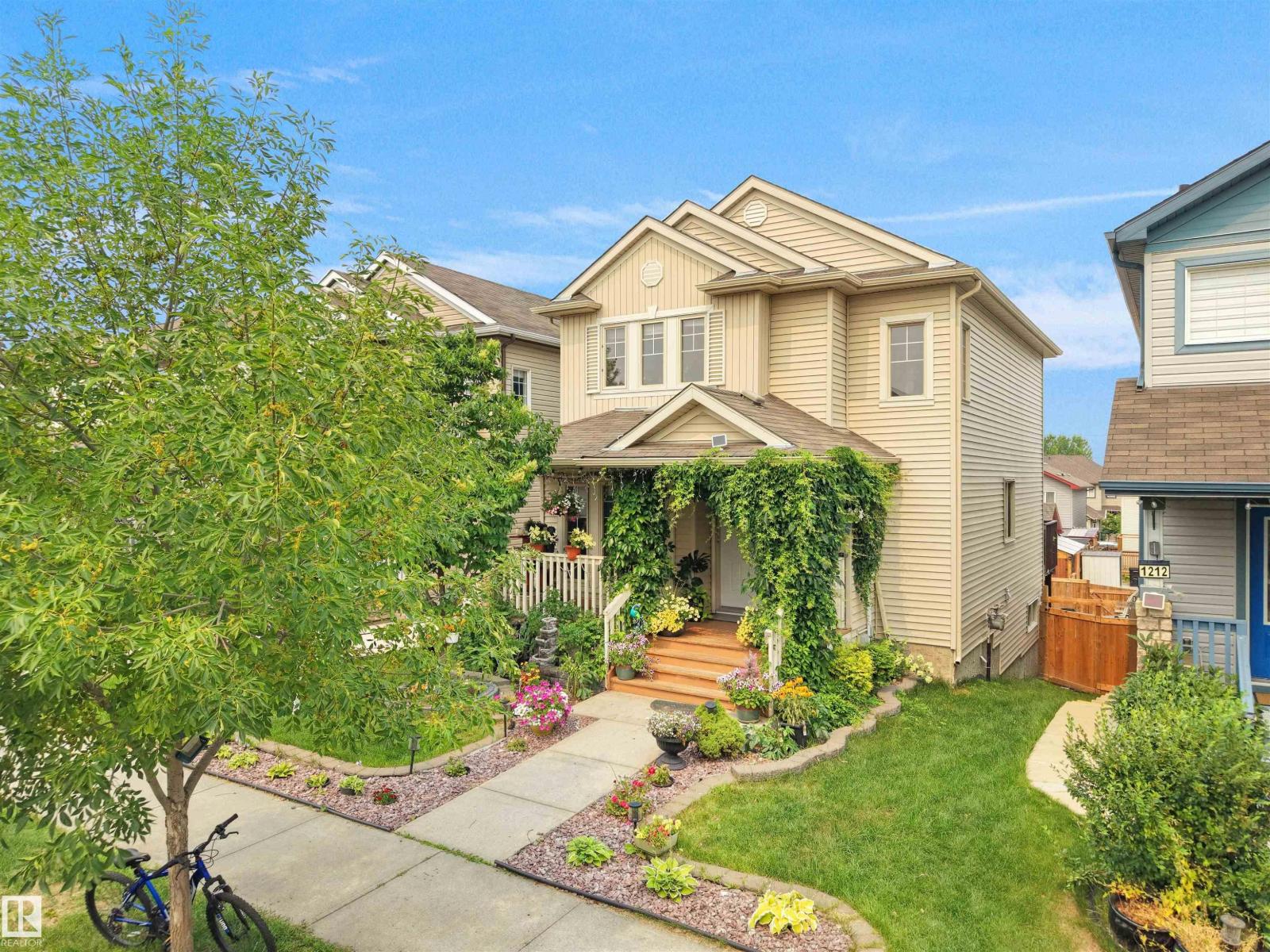 1216 29 AV NW NW, Tamarack, Edmonton photo 1