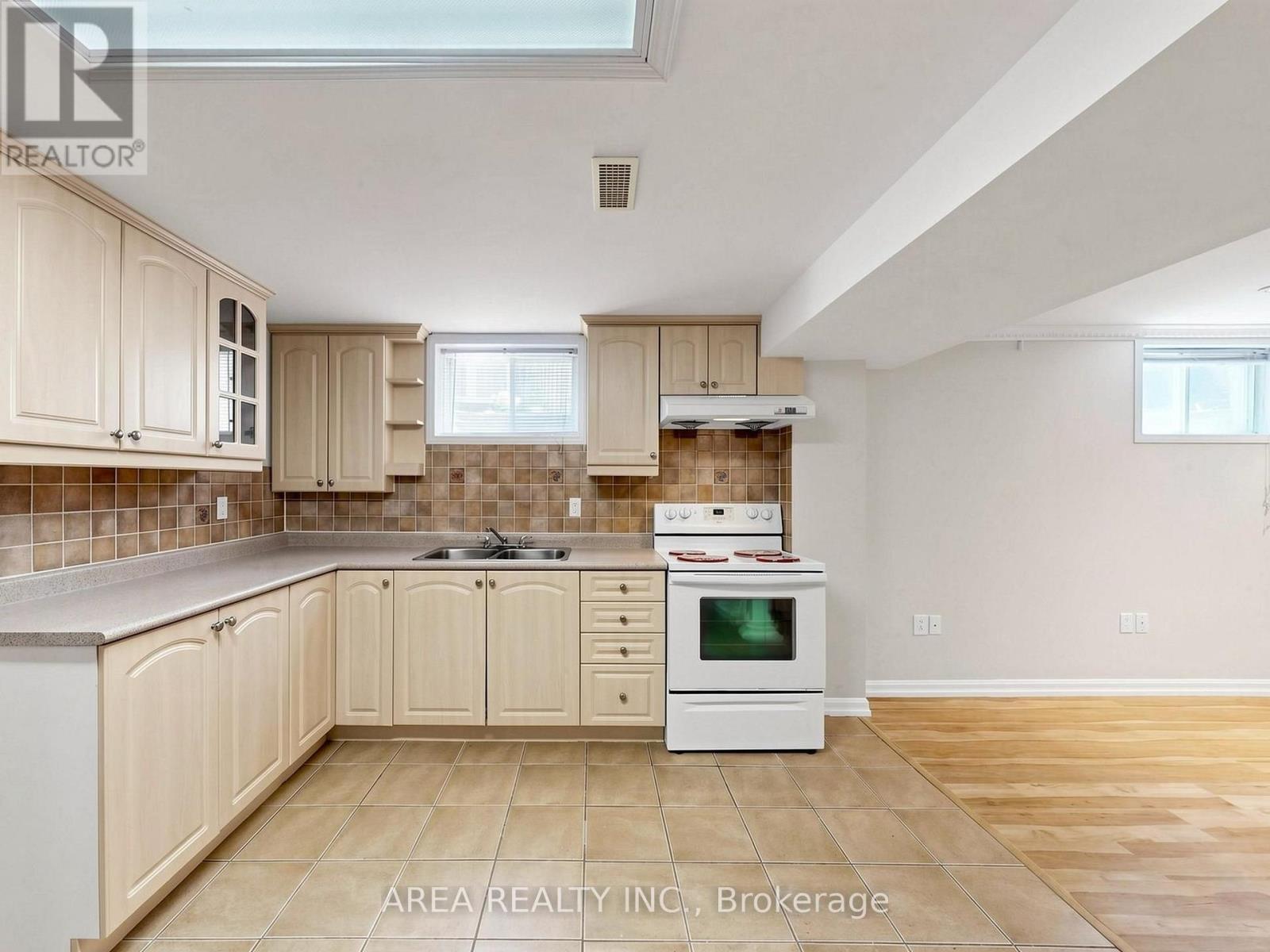 4749 EMPIRE CRESCENT - 37