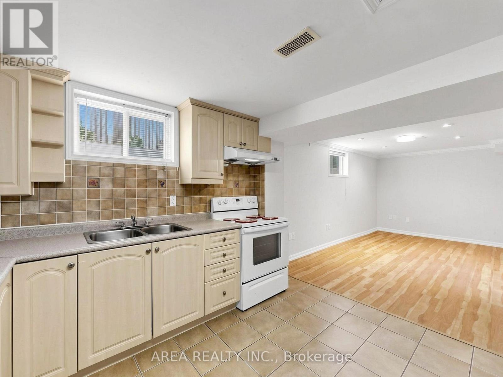 4749 EMPIRE CRESCENT - 38