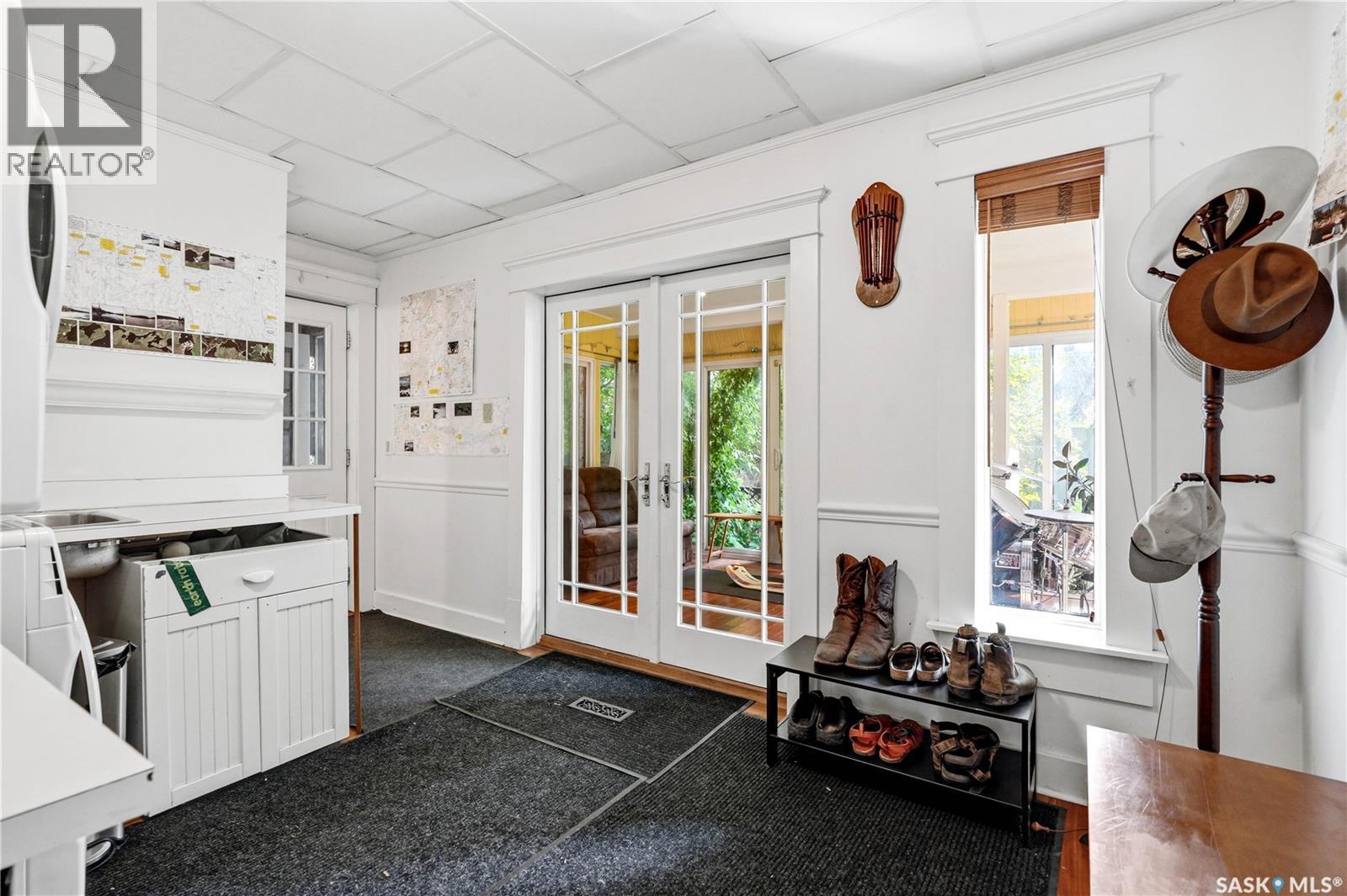 518 10th STREET E - Image 17
