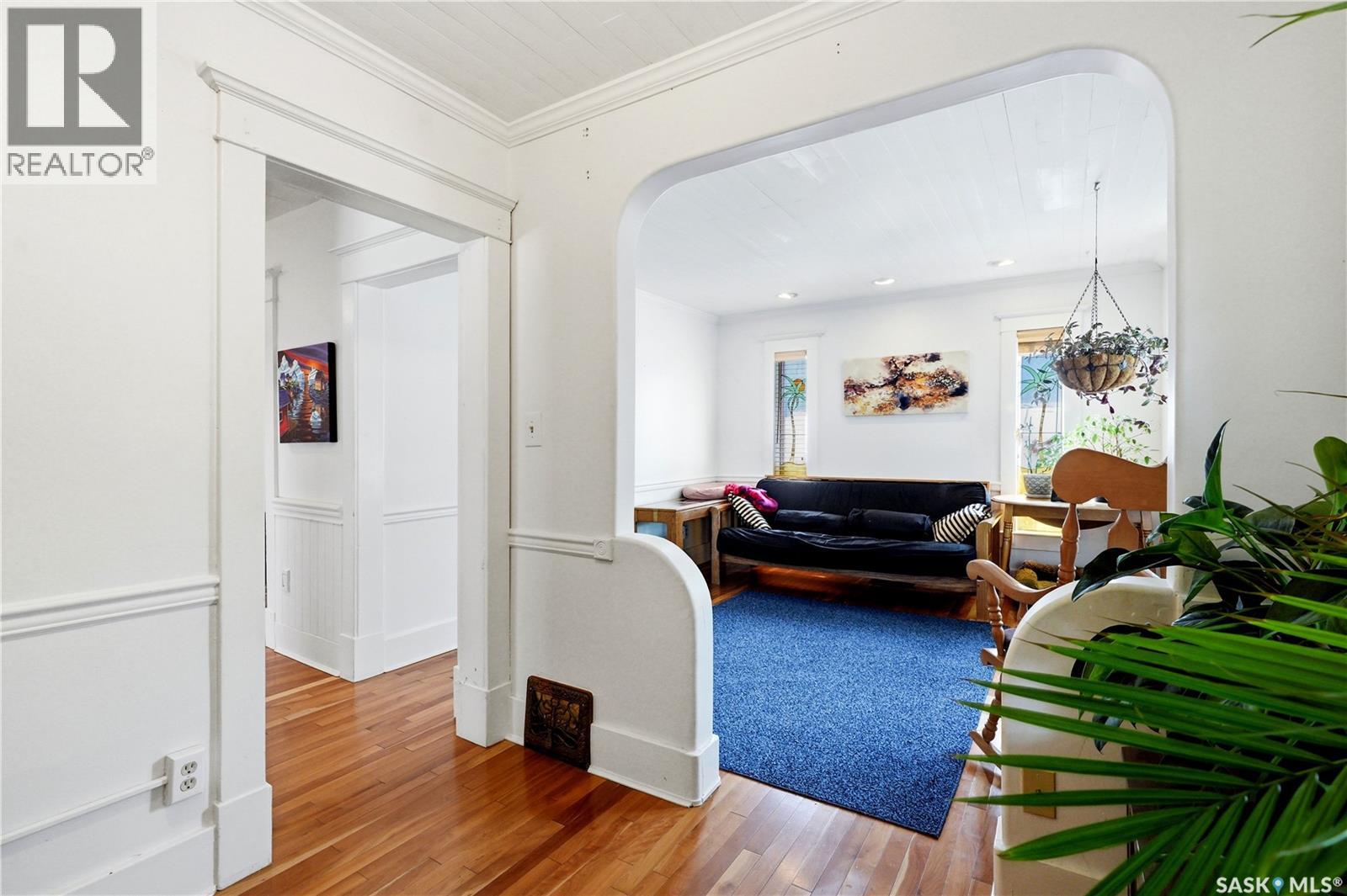 518 10th STREET E - Image 27