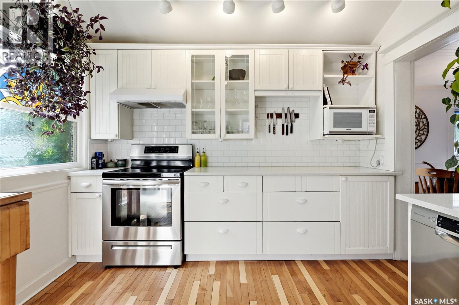 518 10th STREET E - Image 32
