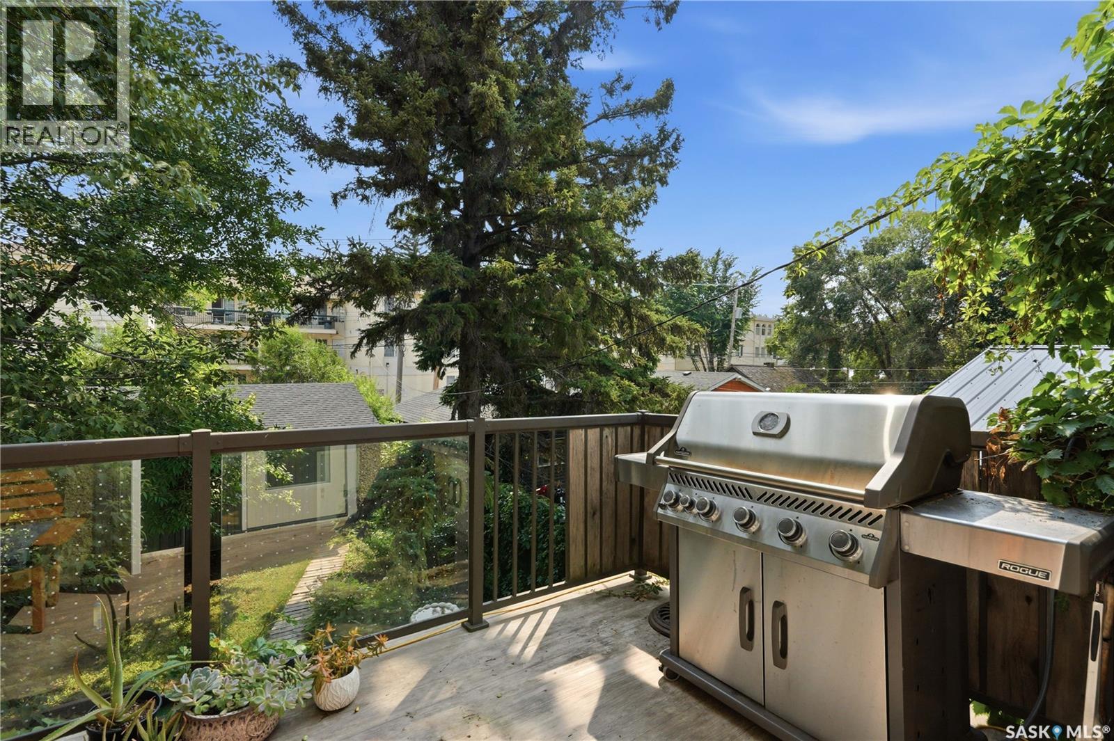 518 10th STREET E - Image 35