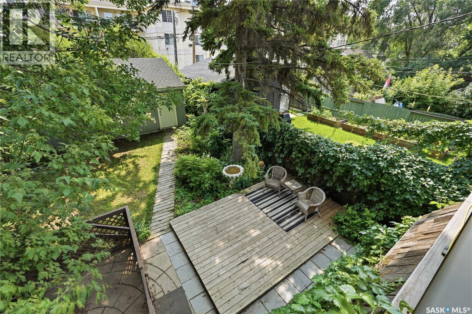 518 10th STREET E - Image 36