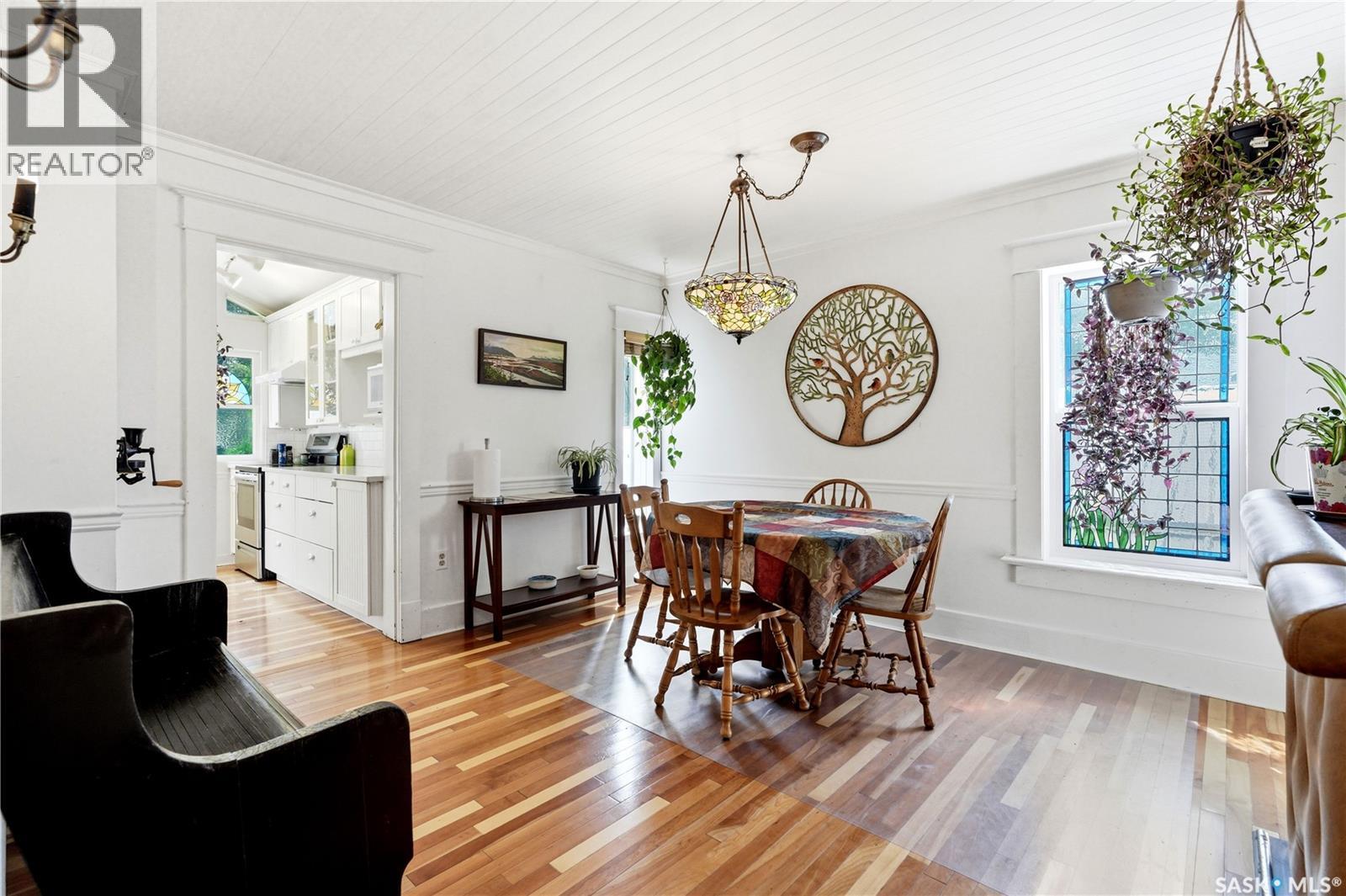 518 10th STREET E - Image 37