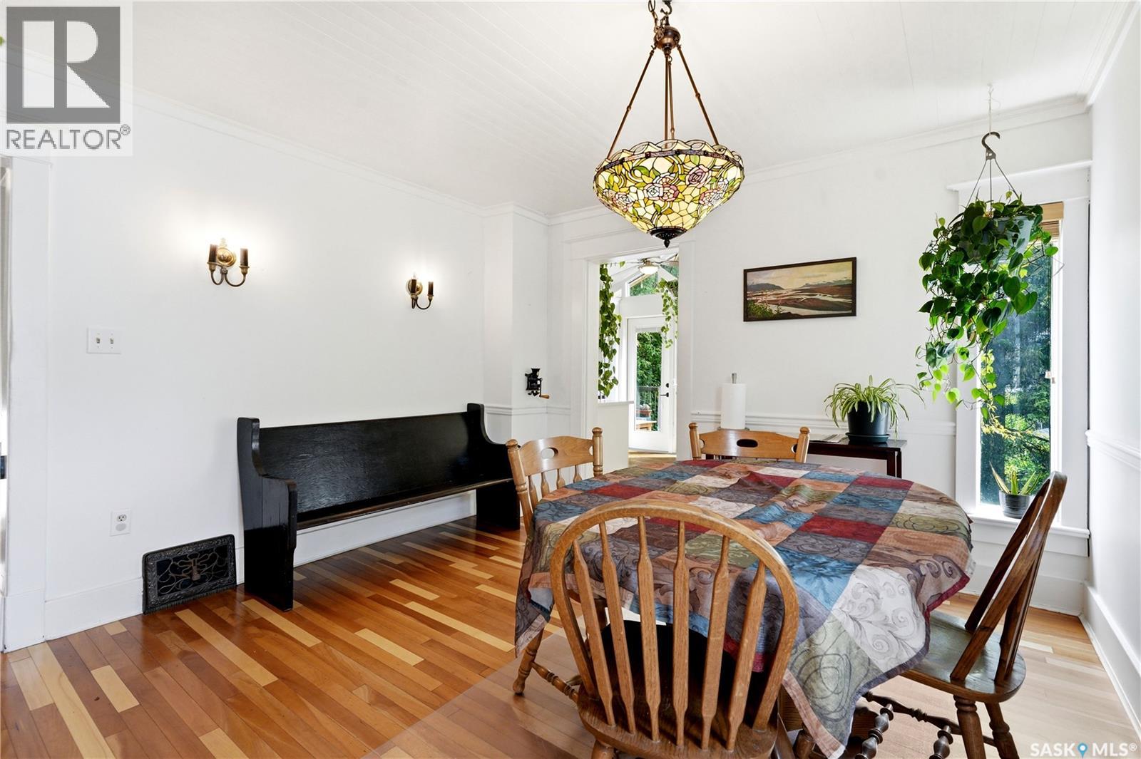518 10th STREET E - Image 39