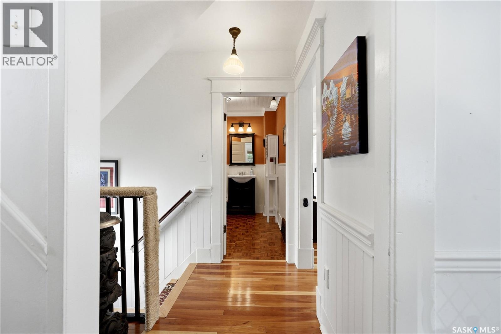 518 10th STREET E - Image 40