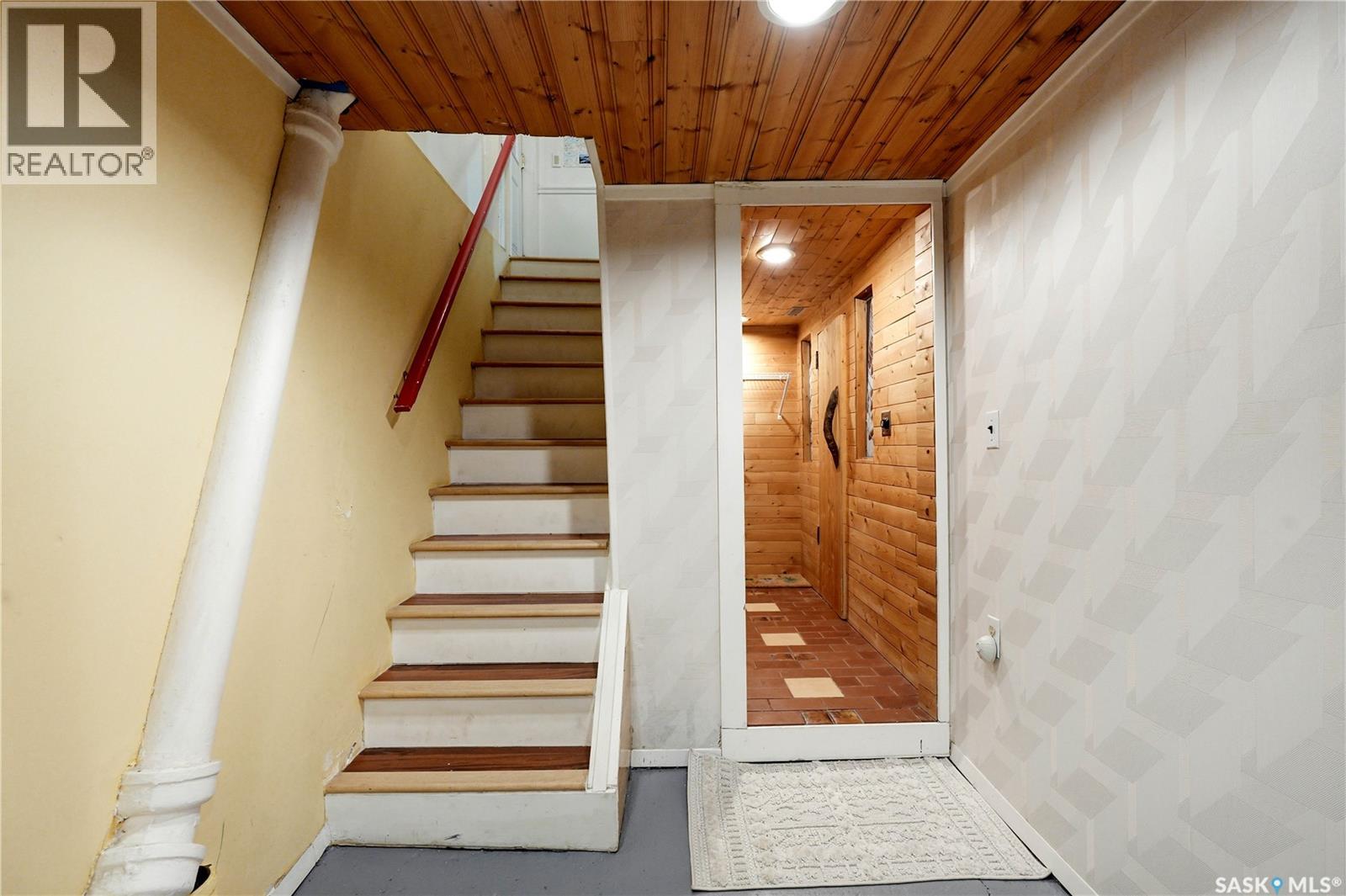 518 10th STREET E - Image 46