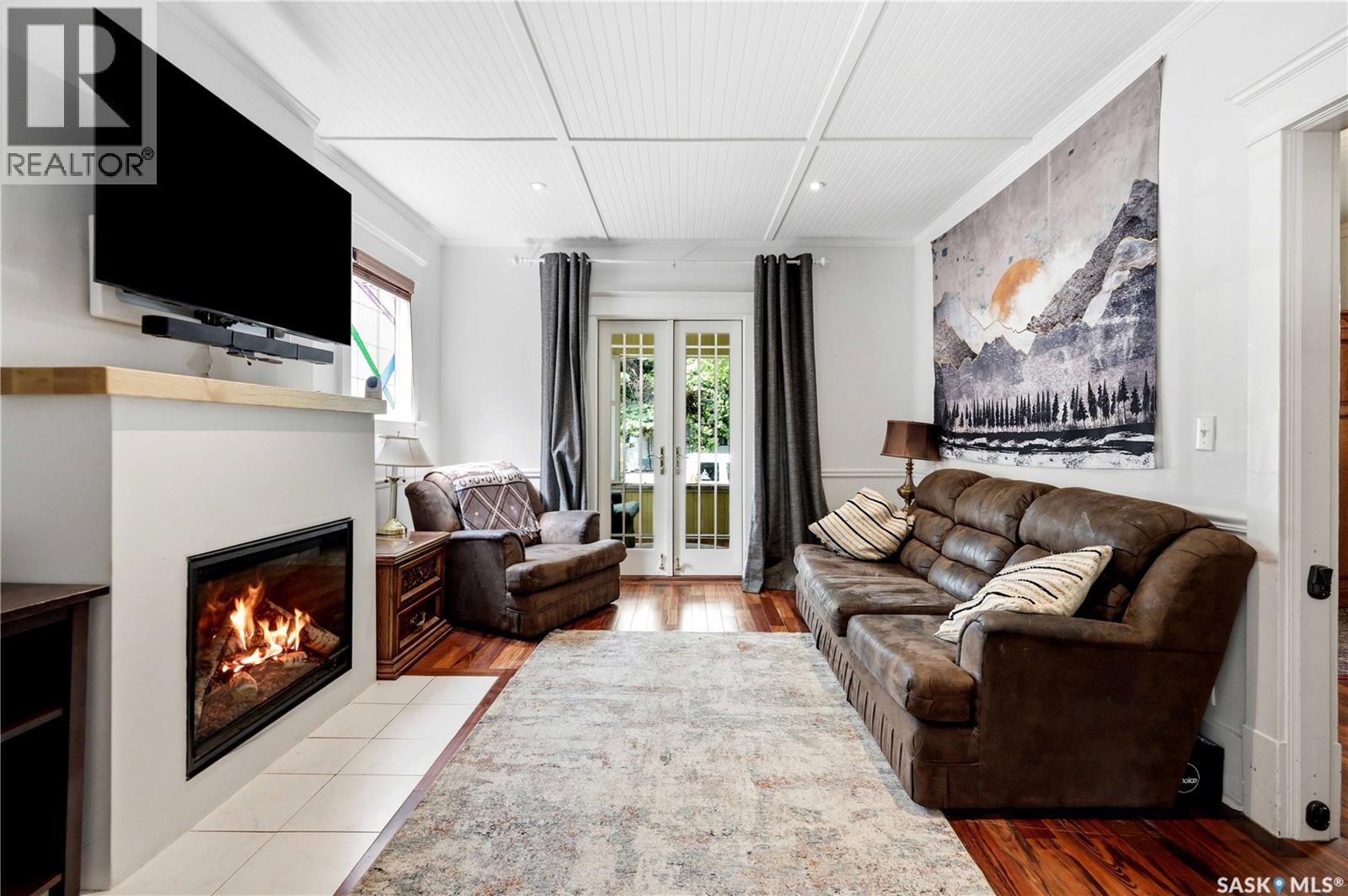 518 10th STREET E - Image 9
