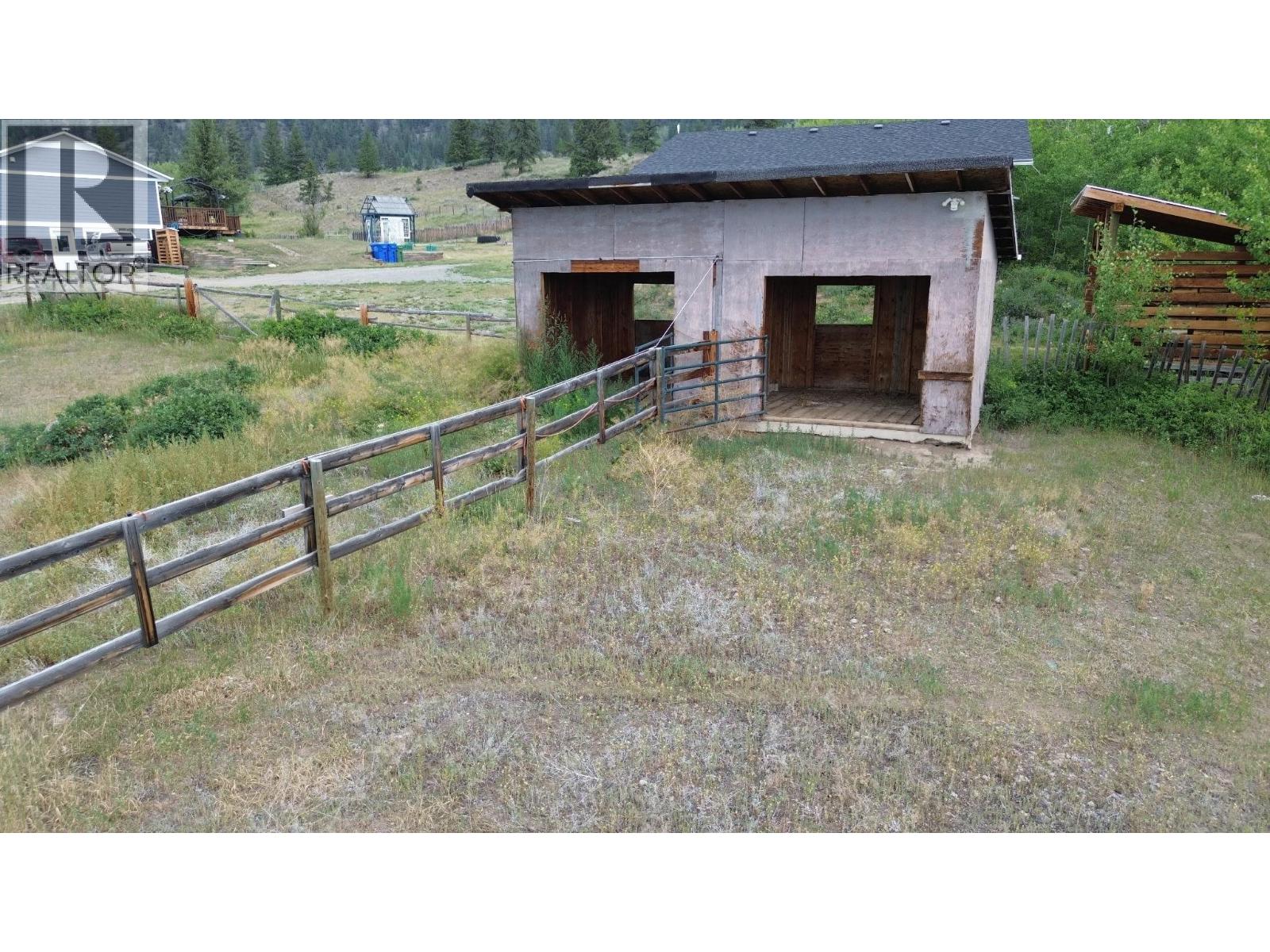 7350 CHILCOTIN 20 HIGHWAY - 33