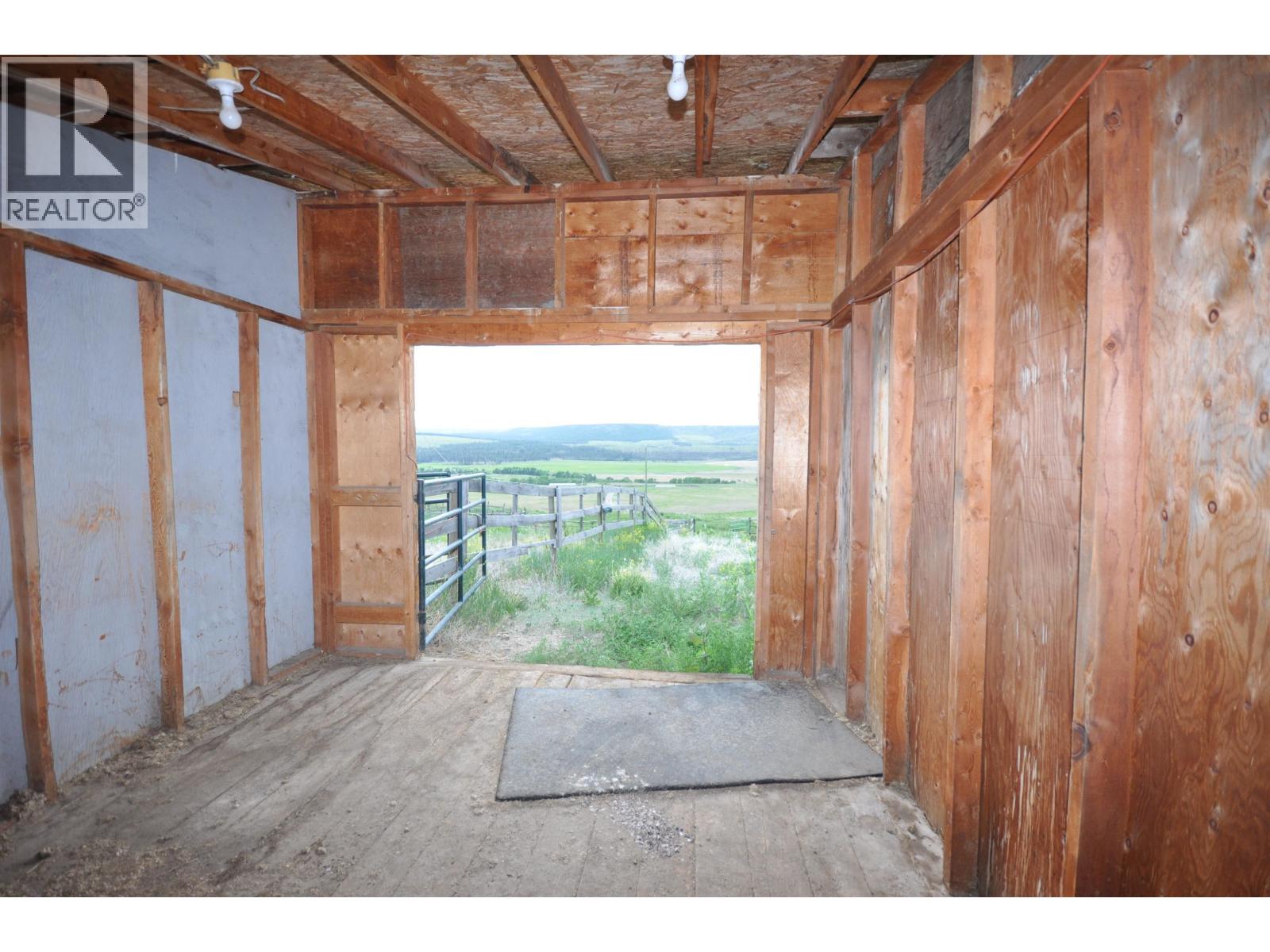 7350 CHILCOTIN 20 HIGHWAY - 34