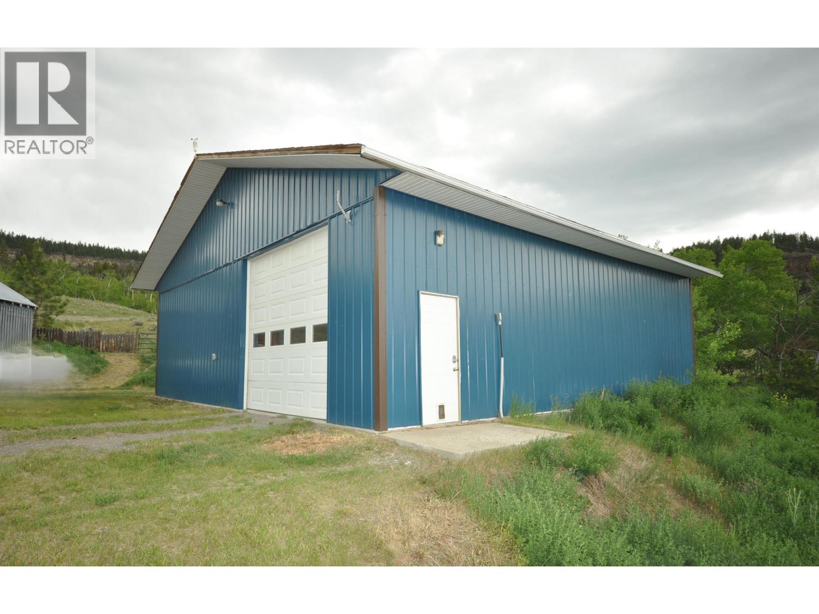 7350 CHILCOTIN 20 HIGHWAY - 32