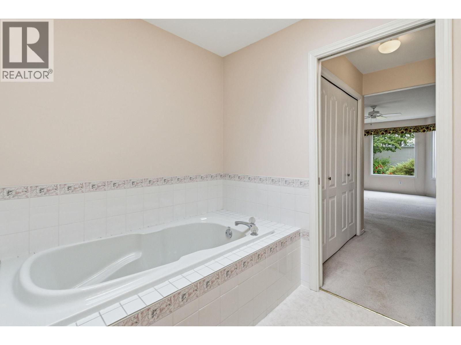 #212 650 Lexington Drive - 26