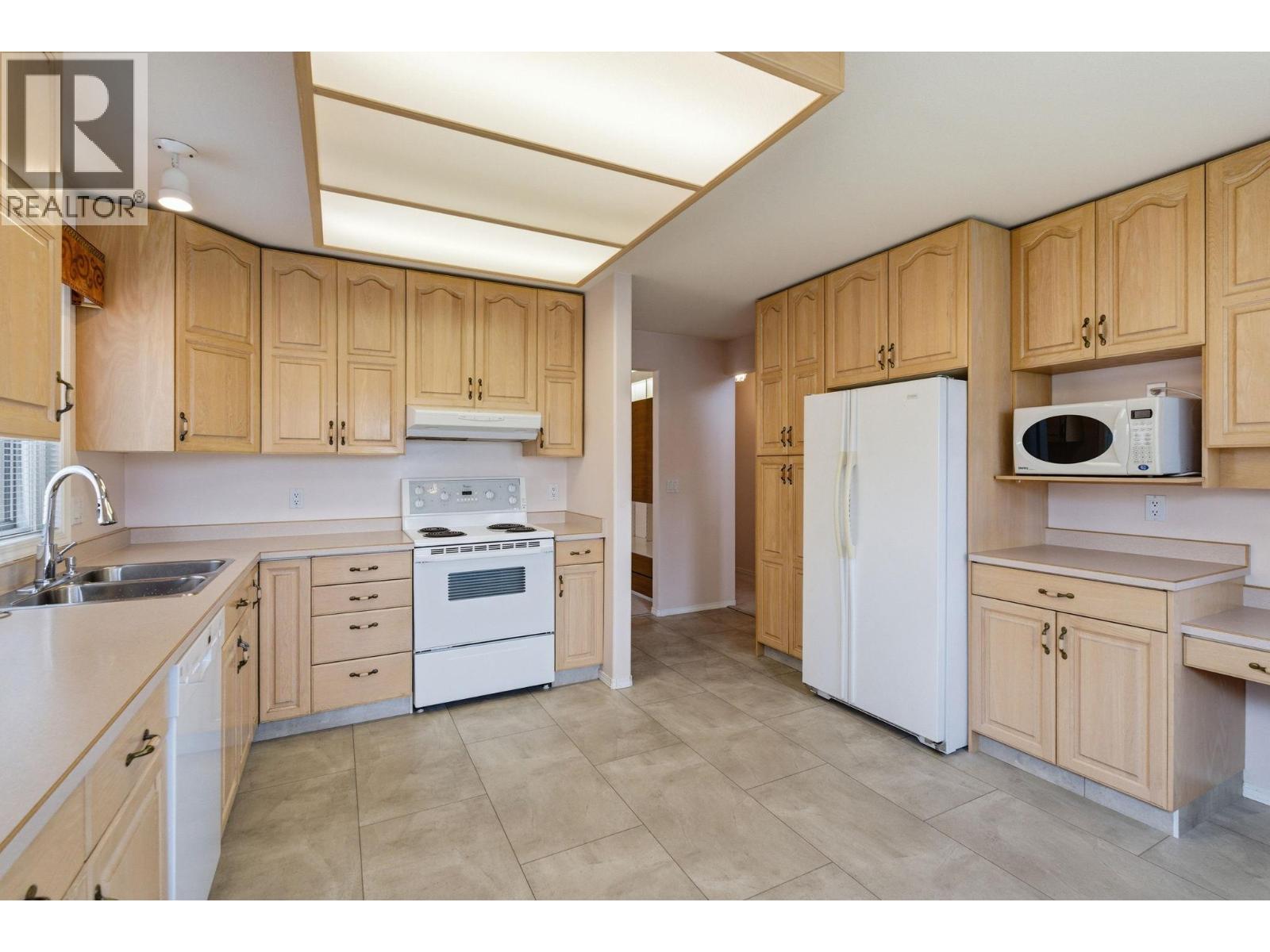 #212 650 Lexington Drive - 10