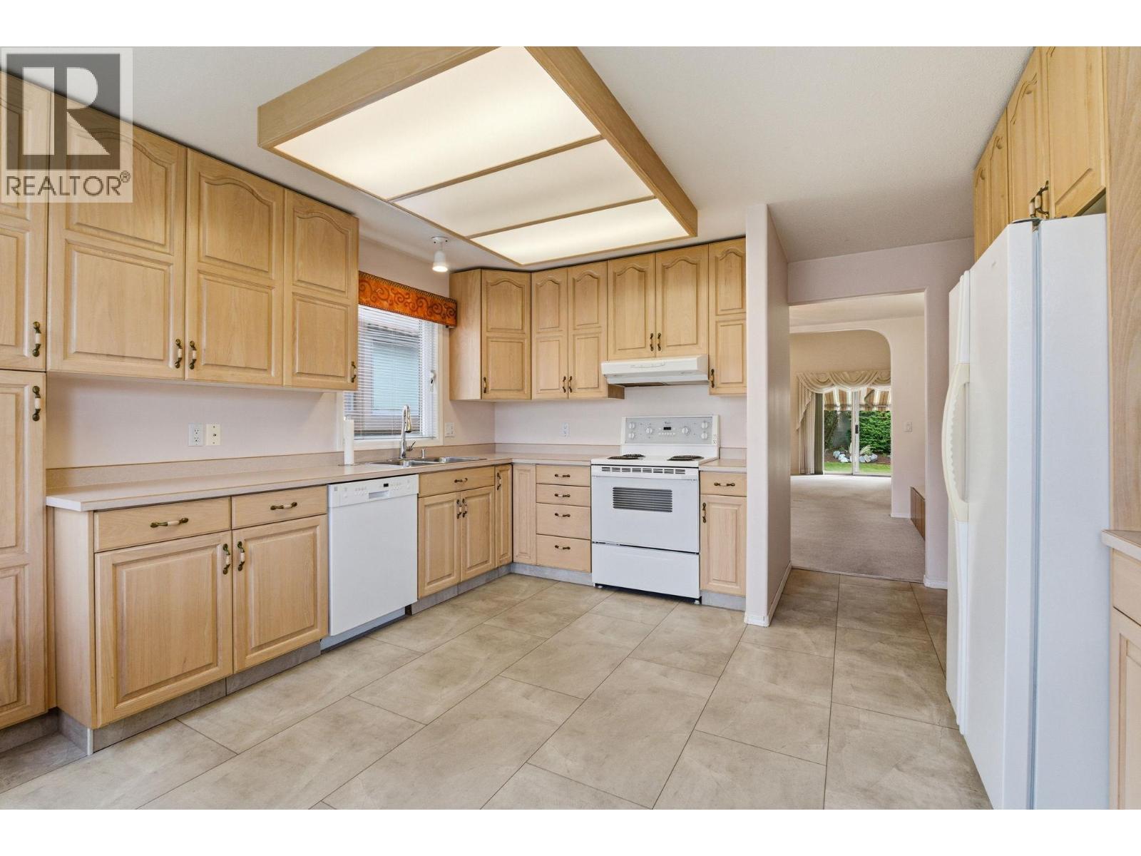 #212 650 Lexington Drive - 8