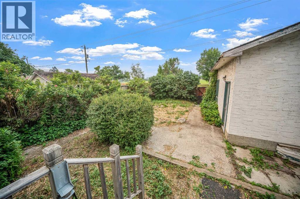 227 Manora Crescent NE - Image 34