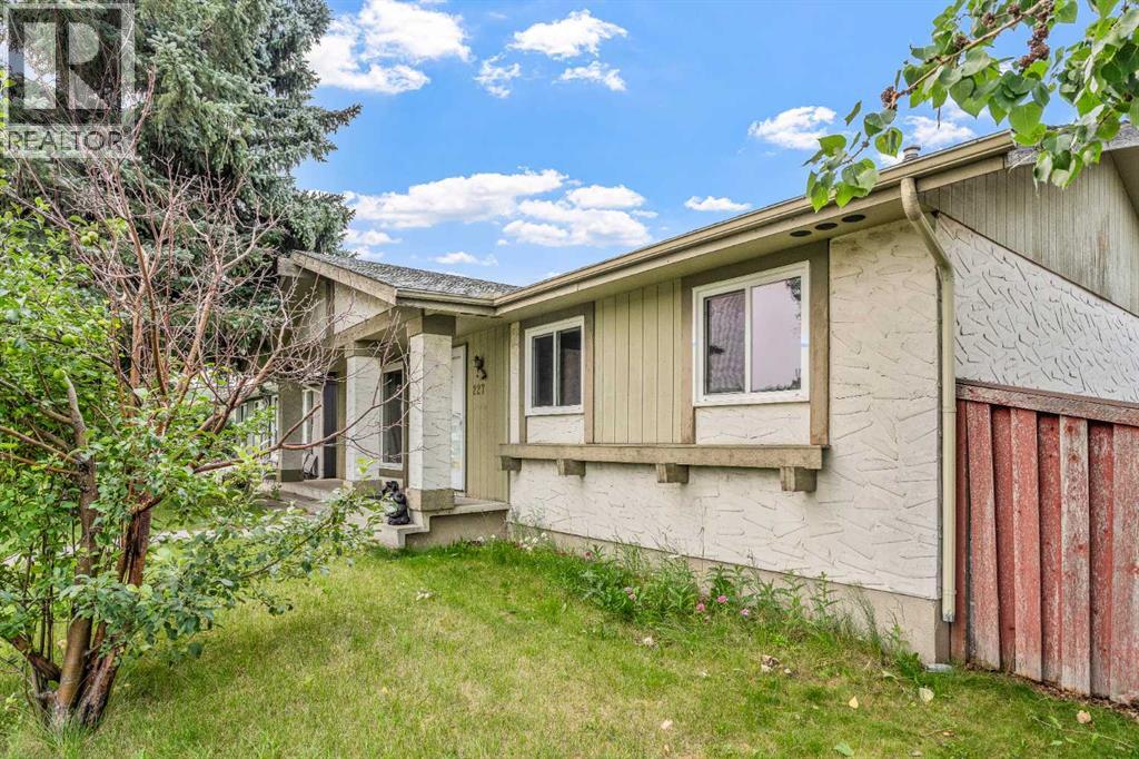 227 Manora Crescent NE - 7