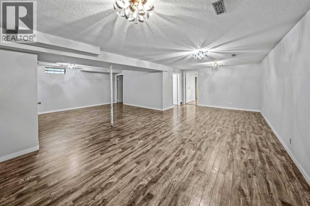 227 Manora Crescent NE - 23