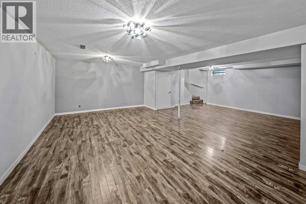 227 Manora Crescent NE - 24