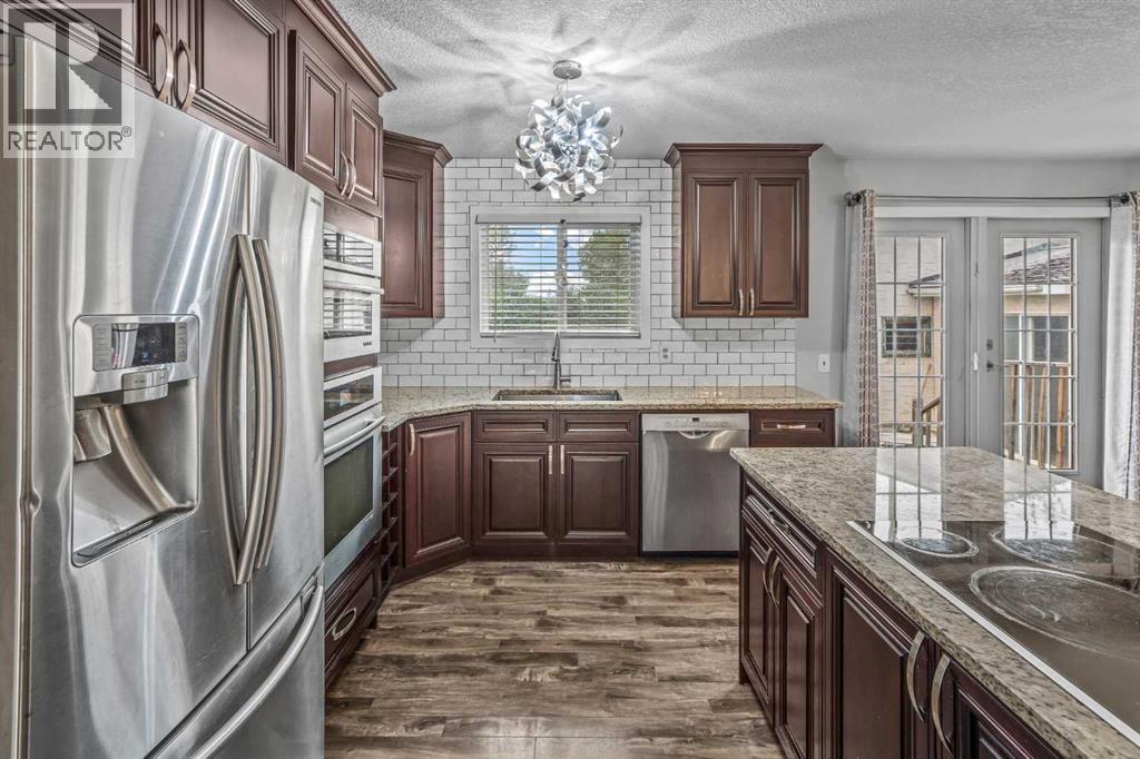 227 Manora Crescent NE - 15