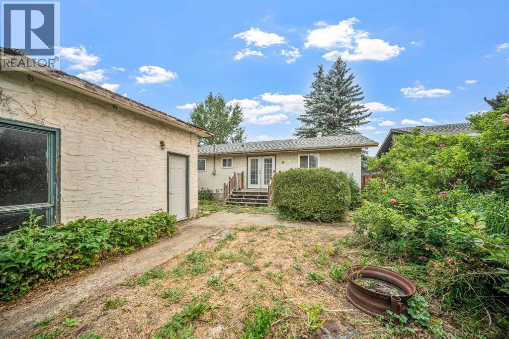 227 Manora Crescent NE - Image 32