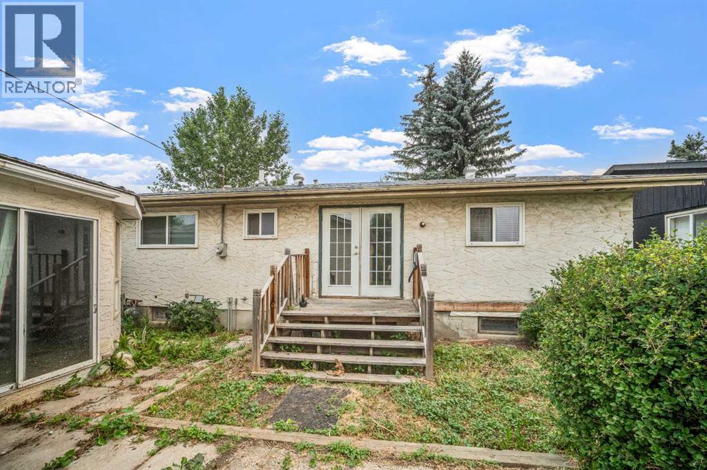 227 Manora Crescent NE - Image 33