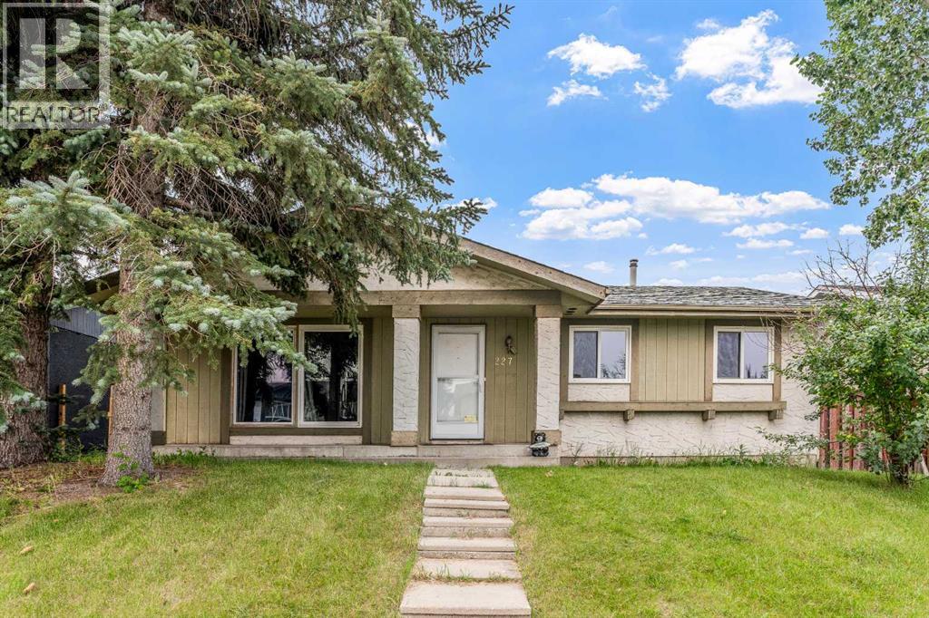 227 Manora Crescent NE, Marlborough Park, Calgary photo 3
