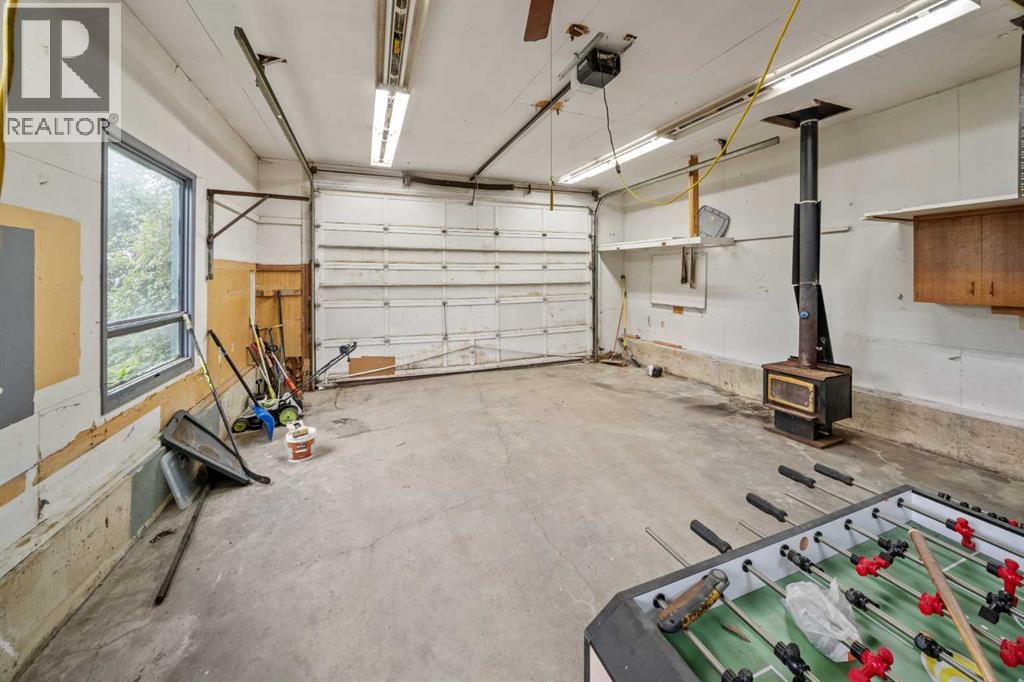 227 Manora Crescent NE - 43