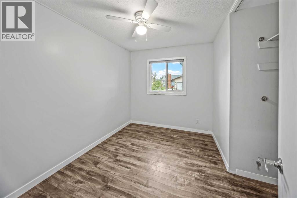 227 Manora Crescent NE - 17
