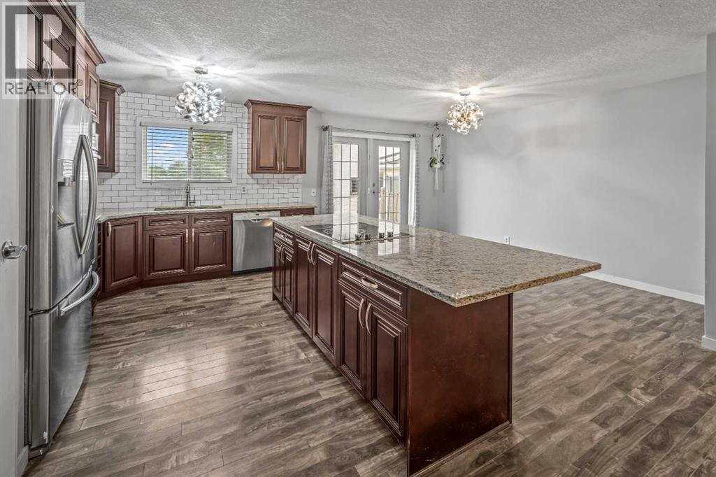 227 Manora Crescent NE - 8