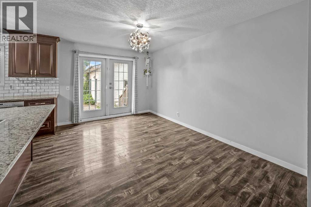 227 Manora Crescent NE - 10